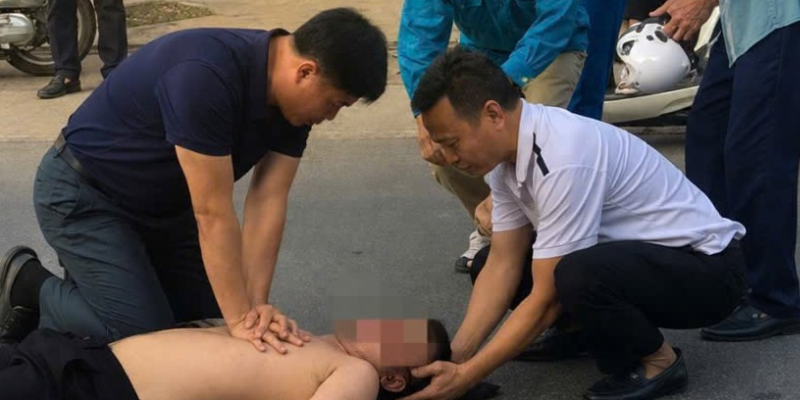 Kịp thời cứu người gặp nạn trên đường, y bác sĩ Nghệ An lan tỏa hình ảnh đẹp của ngành y